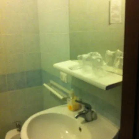Gambara Hotell *